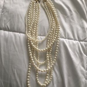 Boutique Staggered Pearl Necklace😊